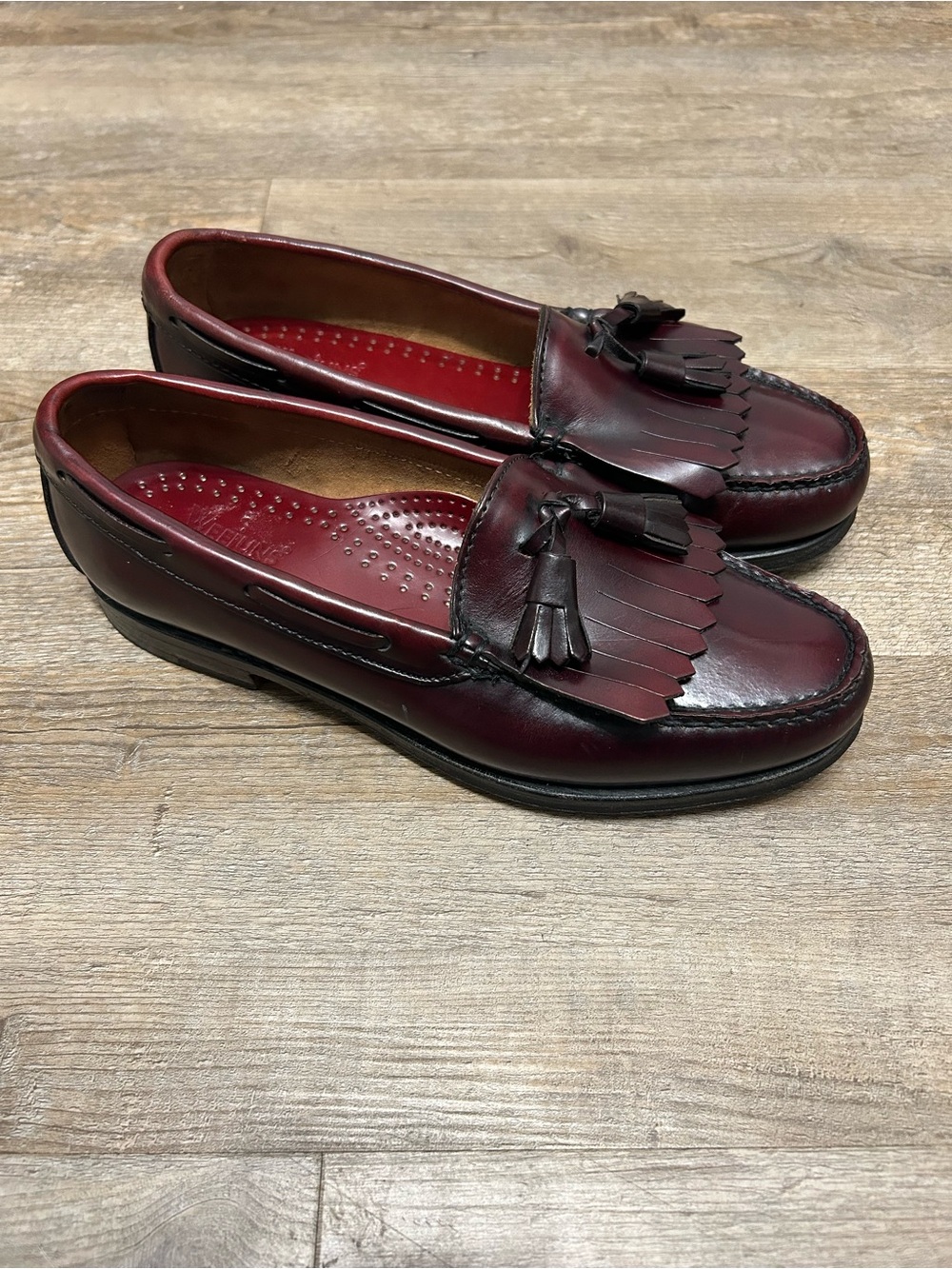 Vtg Weejuns Bass Women’s Size 7D Wide Burgundy Tassel Kiltie Loafers Shoes USA